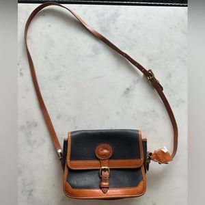 100% Authentic Dooney & Bourke 90’s Y2K shoulder bag